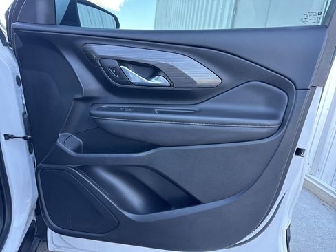 Used 2023 GMC Terrain SLT image 42