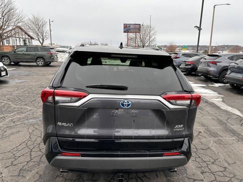 Used 2020 Toyota RAV4 XSE image 4