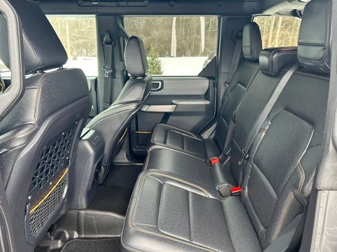 Used 2023 Ford Bronco Badlands w/ Sasquatch Package image 15