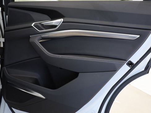 Used 2023 Audi e-tron Premium Plus w/ Premium Plus Package image 27