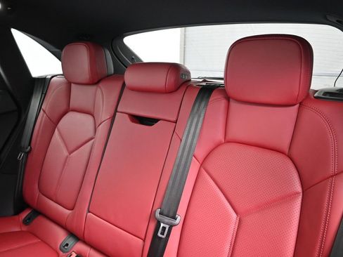 Used 2026 Porsche Macan AWD/4WD image 6