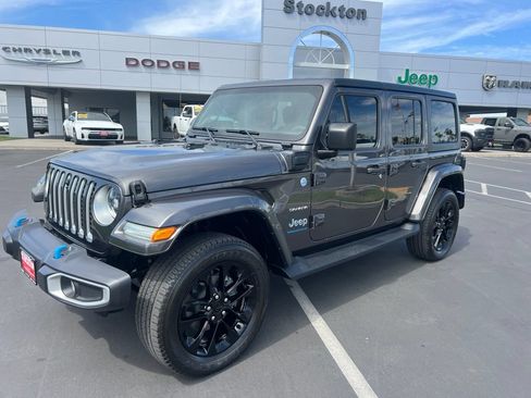 Used 2023 Jeep Wrangler Unlimited Sahara w/ Cold Weather Group AWD/4WD image 2