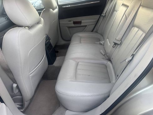 Used 2006 Chrysler 300 C w/ Sound Group II RWD image 8