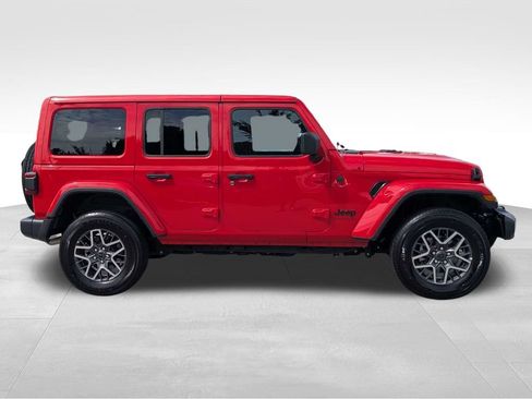 Used 2025 Jeep Wrangler Unlimited Sahara AWD/4WD image 3