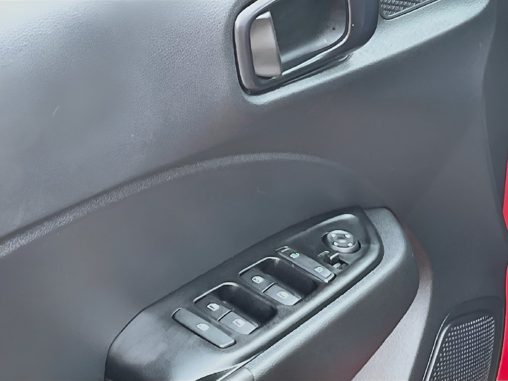 Used 2025 Hyundai Venue Limited FWD image 18