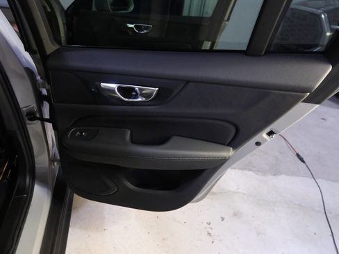 Used 2025 Volvo V60 B5 Cross Country Plus image 31