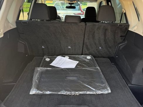 Used 2025 Nissan Rogue SV FWD image 5