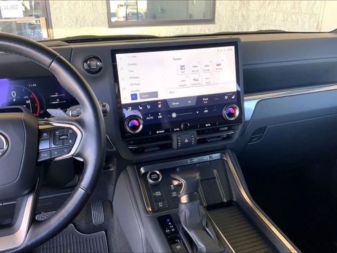 Used 2024 Lexus GX 550 image 7