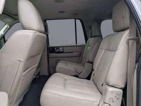 Used 2015 Lincoln Navigator L 4WD image 15