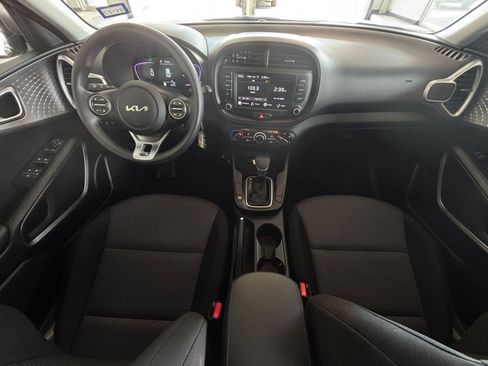 Used 2025 Kia Soul LX w/ LX Technology Package FWD image 31