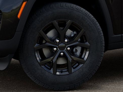 New 2025 Jeep Grand Cherokee Altitude image 8