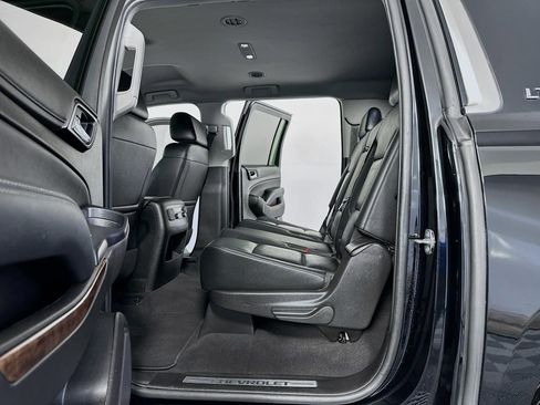 Used 2020 Chevrolet Suburban LT image 30