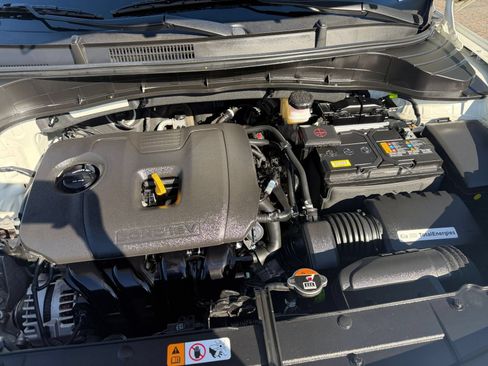 Used 2025 Kia Soul LX w/ LX Technology Package FWD image 31