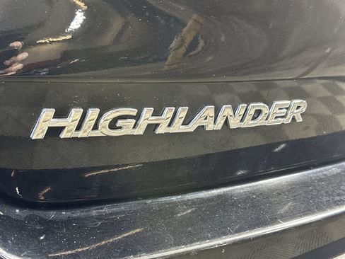 Used 2019 Toyota Highlander Plus AWD/4WD image 32
