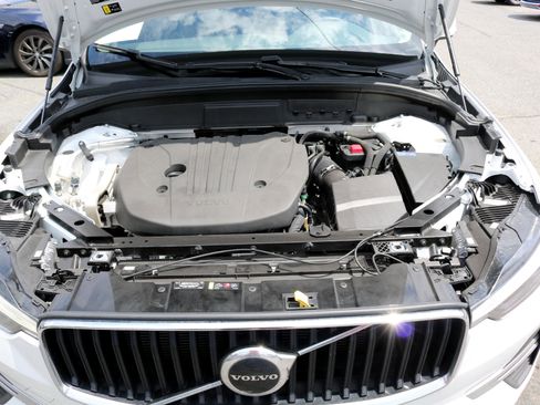 Used 2022 Volvo XC60 B5 Momentum image 45