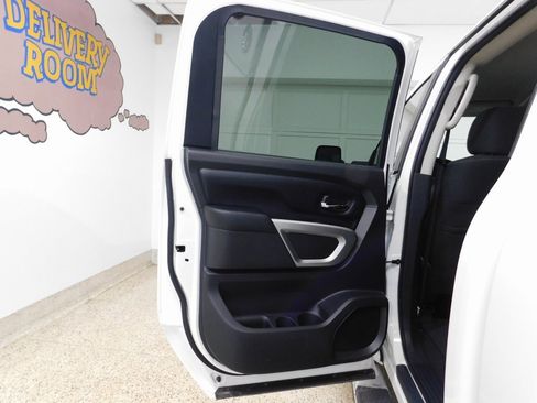 Used 2017 Nissan Titan SV image 62
