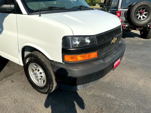 Used 2019 Chevrolet Express 3500 w/ Driver Convenience Package image 24