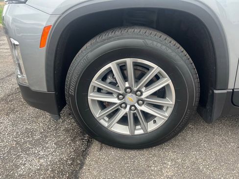 Used 2023 Chevrolet Traverse LT image 38