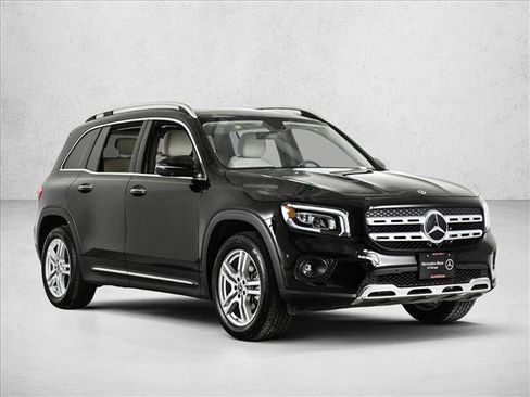 Certified 2023 Mercedes-Benz GLB 250 4MATIC w/ Premium Package image 3