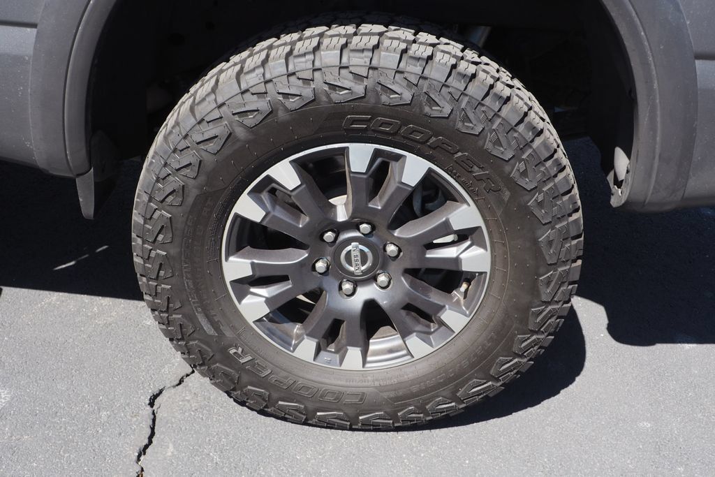 Used 2017 Nissan Titan PRO-4X AWD/4WD image 9