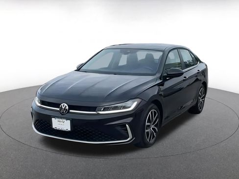 Used 2025 Volkswagen Jetta SE image 8