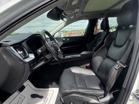 Used 2018 Volvo XC60 T5 Momentum w/ Vision Package AWD/4WD image 13