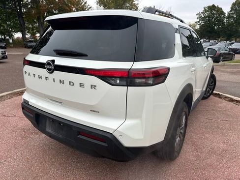 Used 2025 Nissan Pathfinder SV image 5