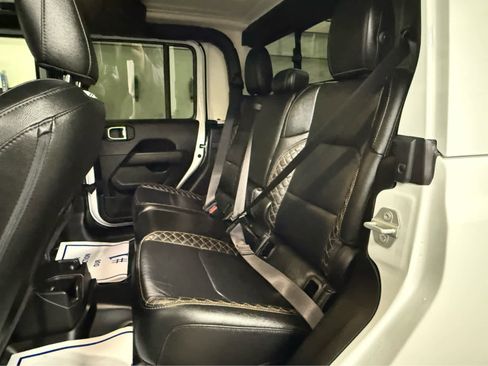 Used 2023 Jeep Gladiator Overland image 22
