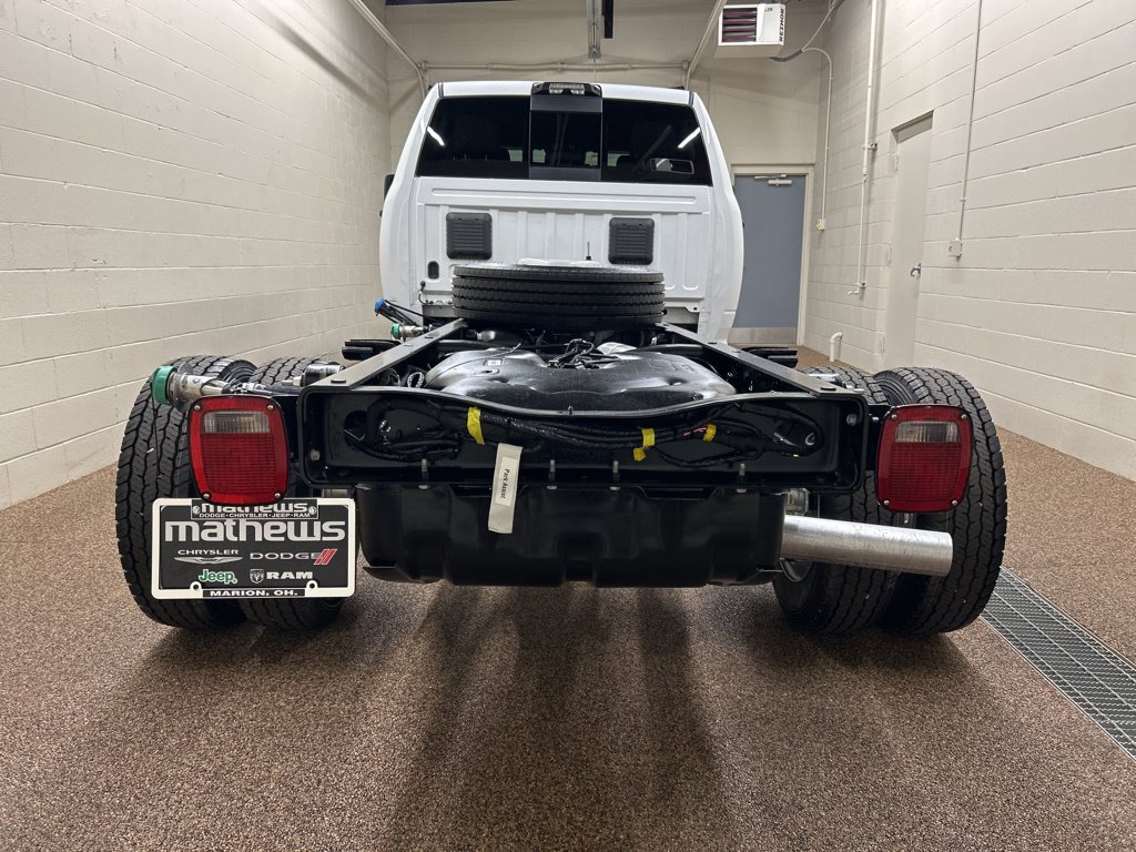New 2026 RAM 5500 4x4 Crew Cab image 3
