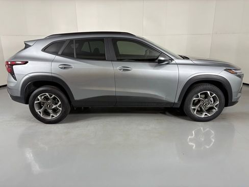 Used 2024 Chevrolet Trax LT image 11