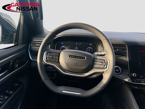 Used 2024 Jeep Wagoneer Series II w/ Flexible Seating Group image 31