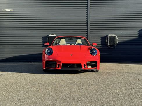 Certified 2025 Porsche 911 Carrera T RWD image 11