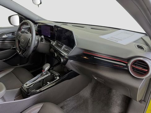 Used 2025 Chevrolet Trax RS w/ Driver Confidence Package FWD image 29