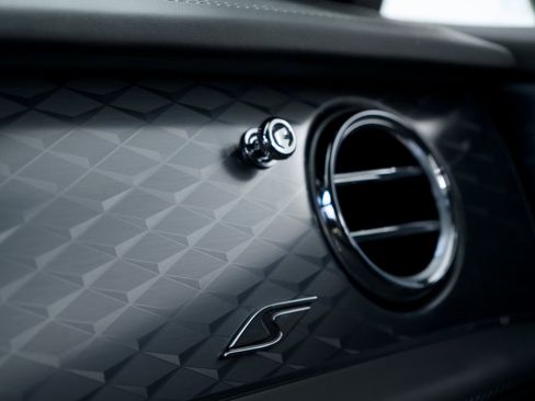 Certified 2025 Bentley Bentayga image 43