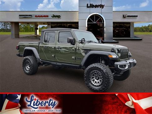 Used 2023 Jeep Gladiator Sport image 1