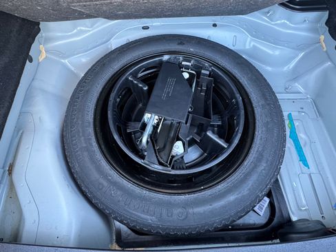 Used 2012 Mercedes-Benz E 350 4MATIC Sedan image 12