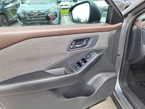 Used 2023 Nissan Rogue S FWD image 17