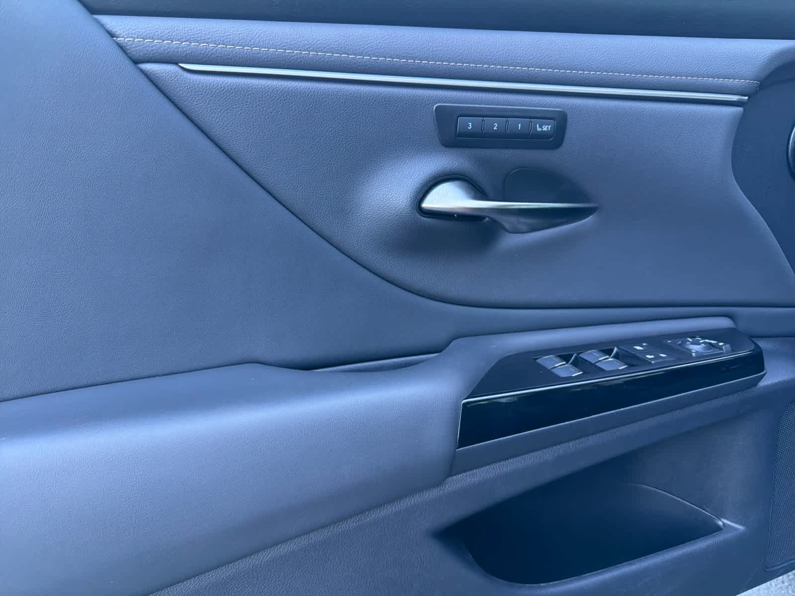 Certified 2025 Lexus ES 300h w/ Premium Package FWD image 12