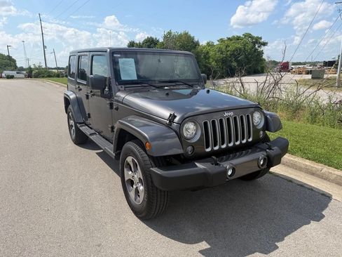 Used 2017 Jeep Wrangler Unlimited Sahara w/ Connectivity Group AWD/4WD image 2