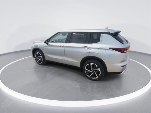 New 2025 Mitsubishi Outlander SE image 6