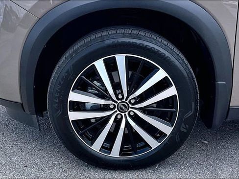 Certified 2025 Nissan Pathfinder Platinum w/ Cargo Package FWD image 31