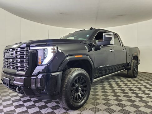 Used 2025 GMC Sierra 2500 Denali Ultimate image 3