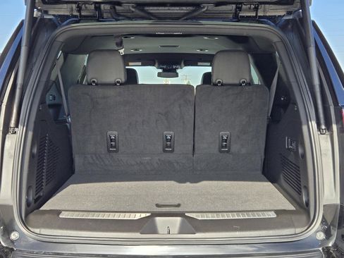 Used 2024 Chevrolet Suburban Z71 w/ Luxury Package image 32