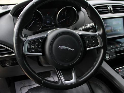 Used 2018 Jaguar F-PACE Prestige image 21