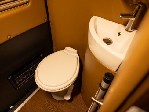 Used 2025 Mercedes-Benz Sprinter 3500 image 33