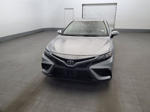 Used 2021 Toyota Camry SE w/ Cold Weather Package FWD image 15