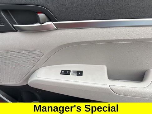Used 2019 Hyundai Elantra SE image 38