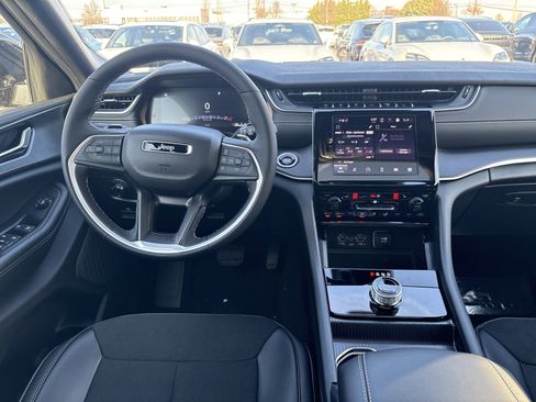 New 2025 Jeep Grand Cherokee Altitude AWD/4WD image 21
