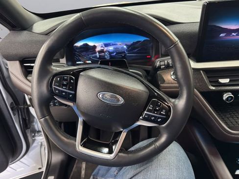 Used 2025 Ford Explorer Platinum w/ LUX Leather Package image 10
