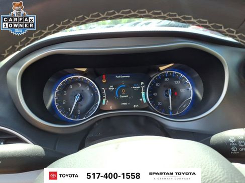 Used 2023 Chrysler Pacifica Touring-L FWD image 18
